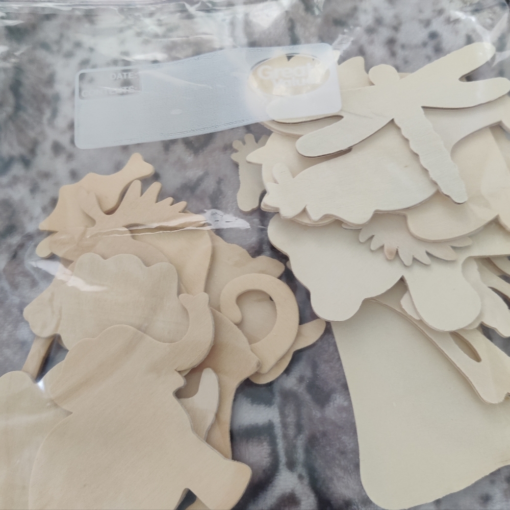 Wooden Animals and wooden stands kit.